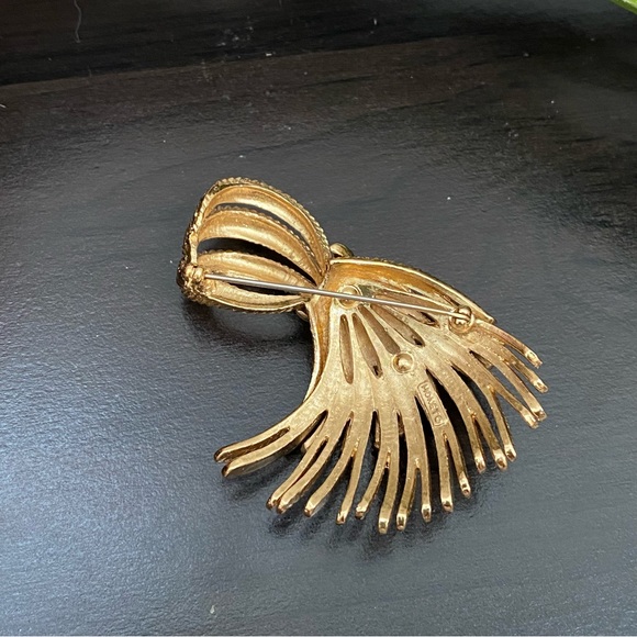 Vintage Signed MONET Gold-tone Twisted Knot Bow Brooch - Picture 3 of 10